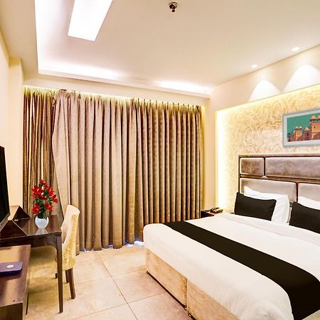 Super Townhouse Pitampura West Enclave Hotel Delhi  Buitenkant foto