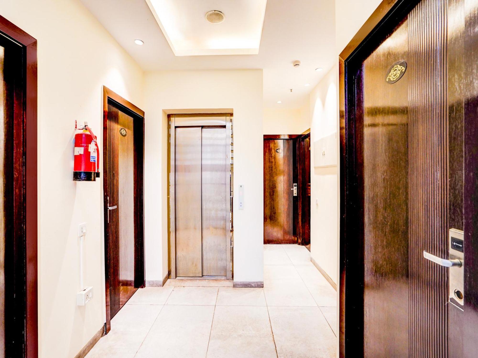 Super Townhouse Pitampura West Enclave Hotel Delhi  Buitenkant foto