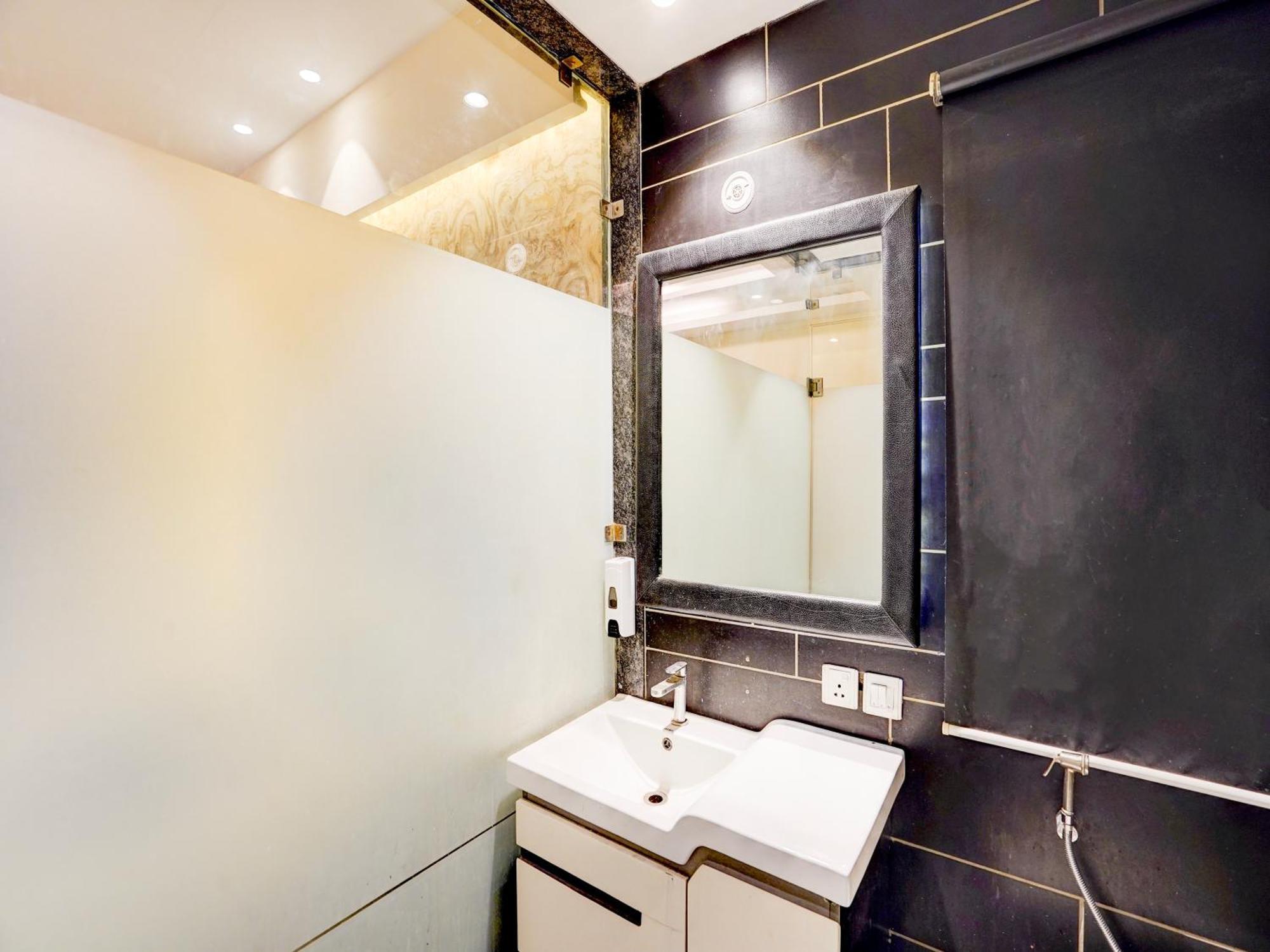 Super Townhouse Pitampura West Enclave Hotel Delhi  Buitenkant foto