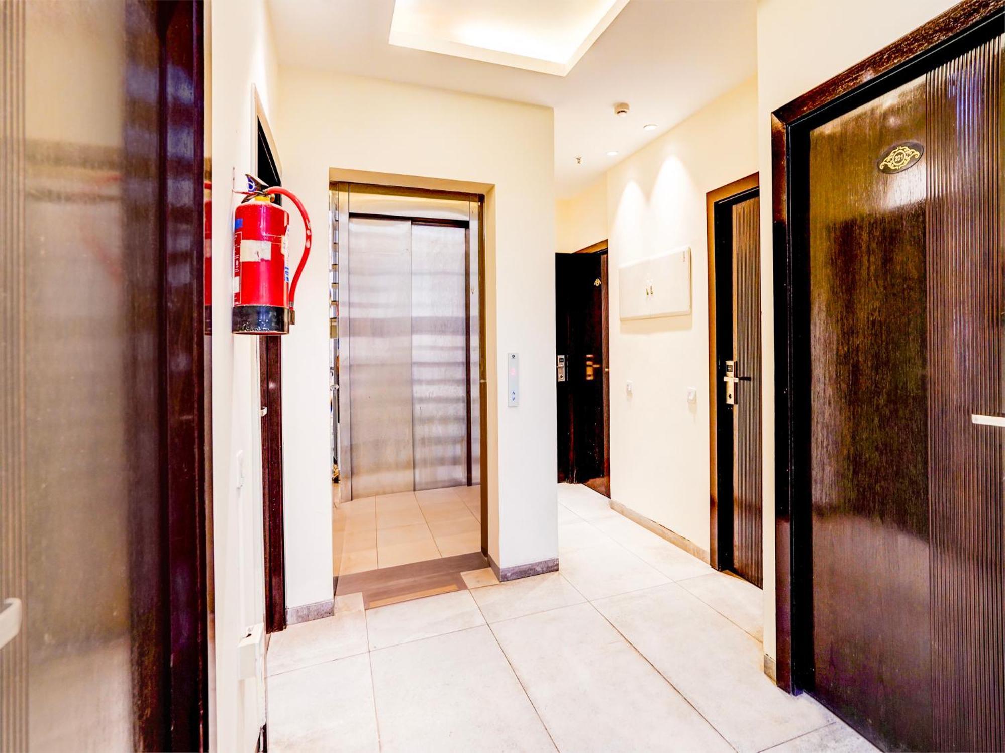 Super Townhouse Pitampura West Enclave Hotel Delhi  Buitenkant foto