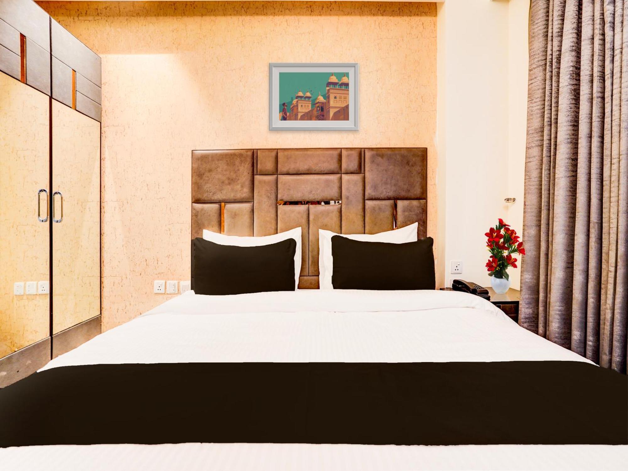 Super Townhouse Pitampura West Enclave Hotel Delhi  Buitenkant foto