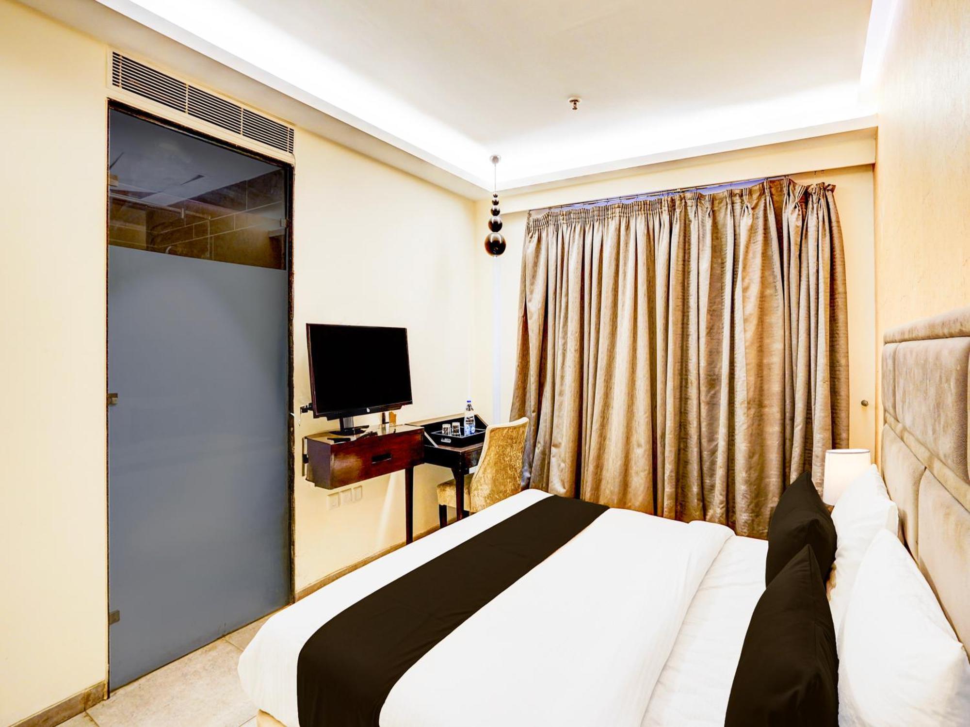 Super Townhouse Pitampura West Enclave Hotel Delhi  Buitenkant foto