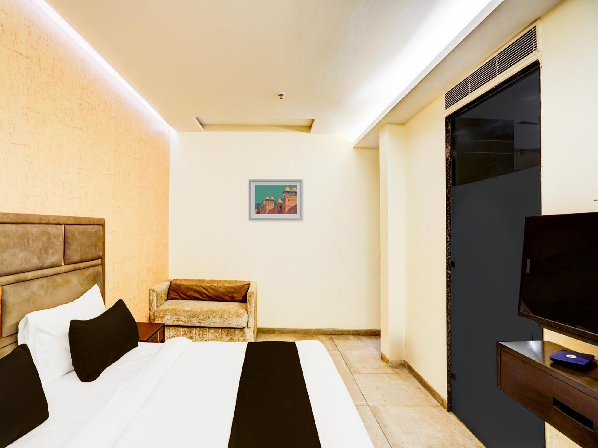 Super Townhouse Pitampura West Enclave Hotel Delhi  Buitenkant foto